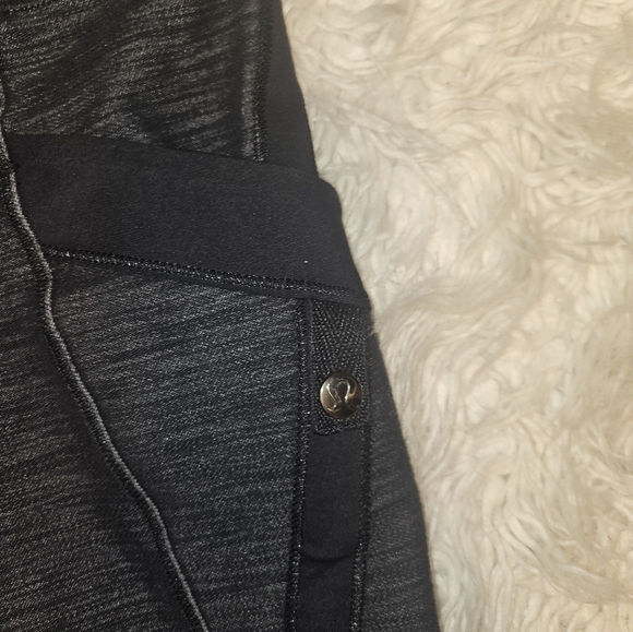 Lululemon leggings size 6 - Picture 3 of 12